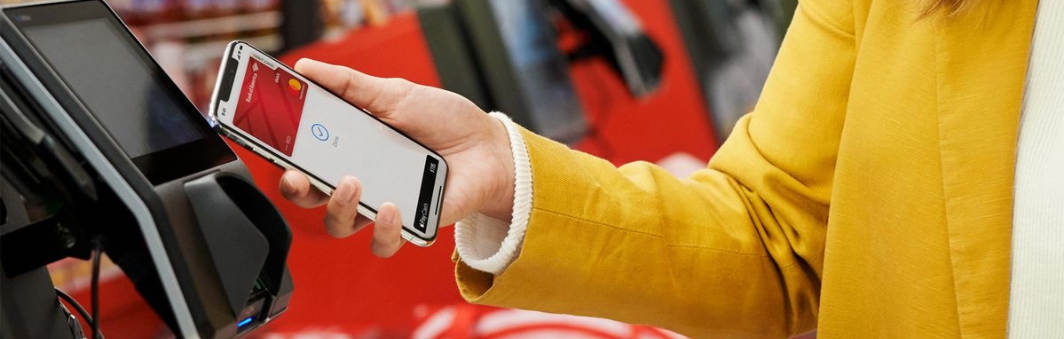 Apple может вернуть в Россию оплату с iPhone Apple может вернуть в Россию оплату с iPhone