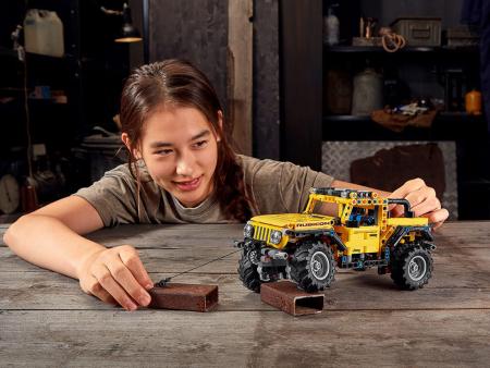 Конструктор LEGO Technic "Jeep Wrangler" (42122)
